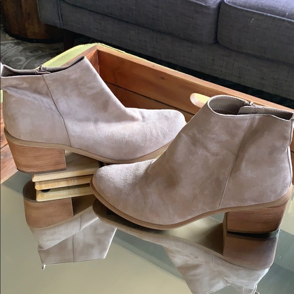 Faux Suede booties size 10 - Picture 3 of 8